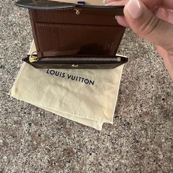 Louis Vuitton Victorine Wallet - Picture 5 of 11